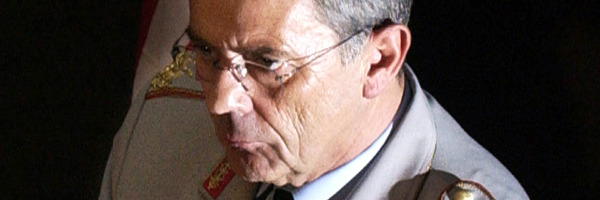 Wolfgang Schneiderhan, Generalinspekteur der Bundeswehr a. D., bei einer Pressekonferenz im Verteidigungsministerium in Berlin (2005).