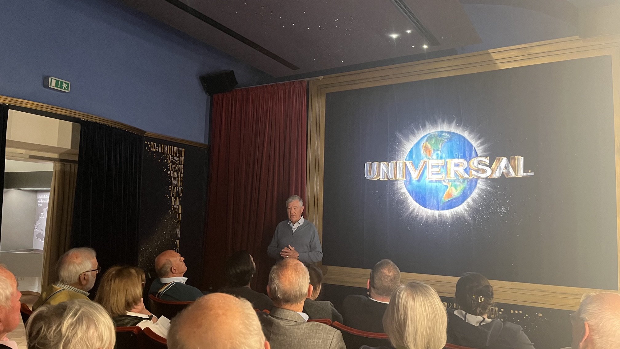 Cbr Adrian Kutter (Cpf) spricht vor dem Publikum im Laemmle-Kino.