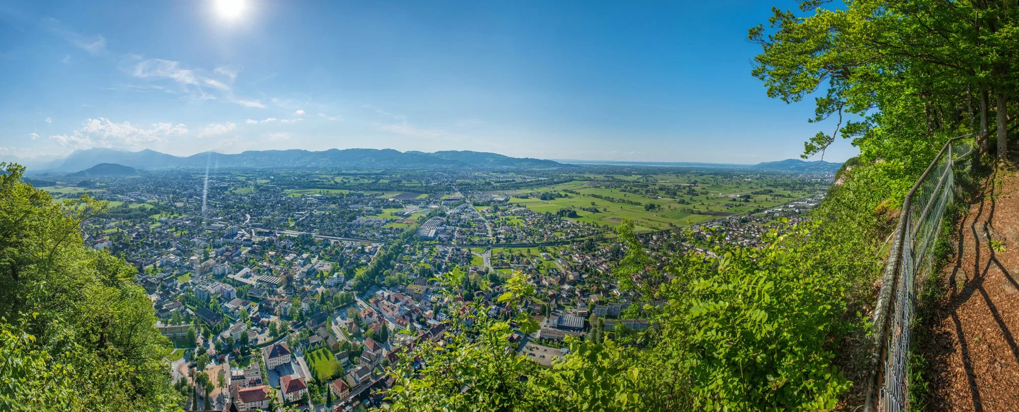 Blick über die Dächer der Stadt Hohenems in Vorarlberg.